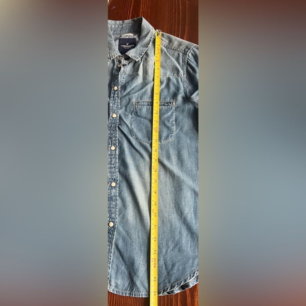 American Eagle Outfitters Boyfriend Fit Pearl Snap Shirt Sz Medium Chambray - Picture 6 of 9